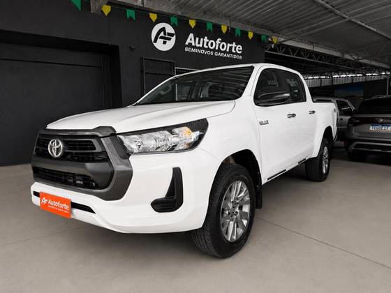TOYOTA HILUX 2.8 D-4D TURBO DIESEL CD POWER PACK 4X4 MANUAL TOYOTA HILUX 2.8 D-4D TURBO DIESEL CD POWER PACK 4X4 MANUAL